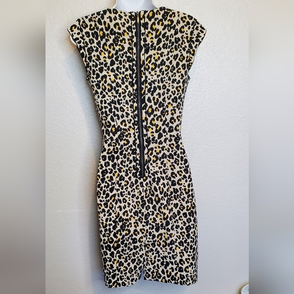 💚5/$25 H&M Leopard Print Cap Sleeve Fitted Sheath Dress Size 6 V Neck - Picture 10 of 11